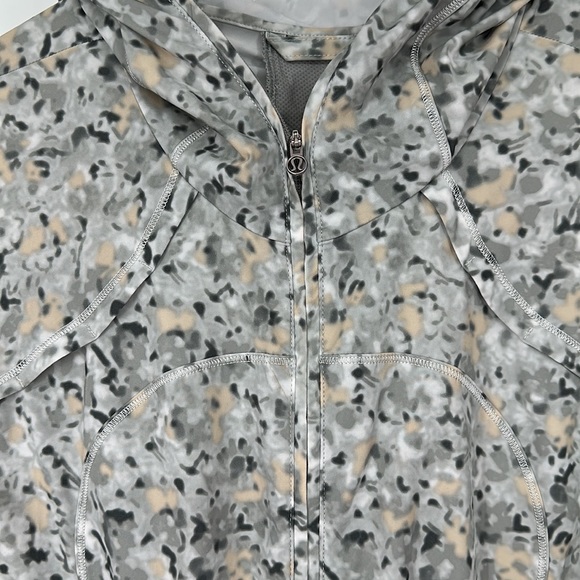 Lululemon lightweight hooded jacket with ponytail hole size 6 - Picture 3 of 9